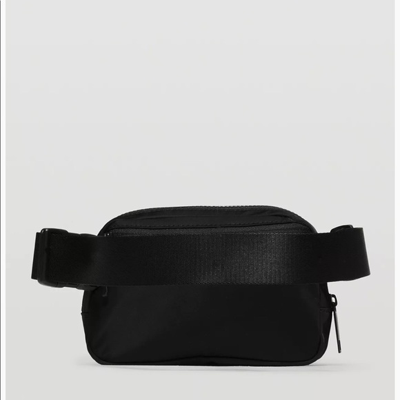 Lululemon Everywhere Belt Bag Black NWT - Picture 5 of 7